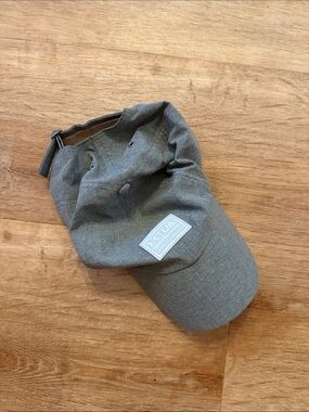 *NWOT* Under Armour Women's Heather Gray Adjustable Baseball Golf Hat